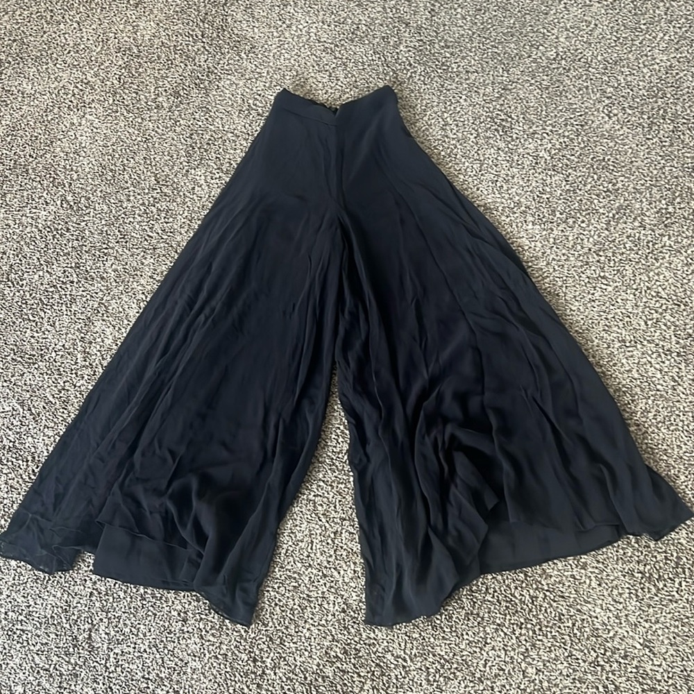 size 0 longer than usual in good condition, but the size tag is hanging.